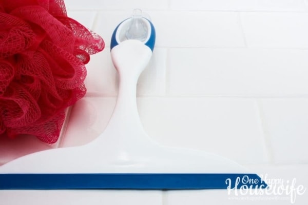 clean-bathroom-squeegee