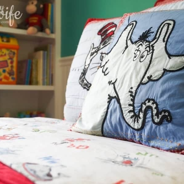 dr seus themed bedroom for small child