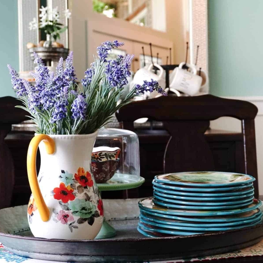 A table centerpiece adorned with lavender flowers and Pioneer Woman plates.