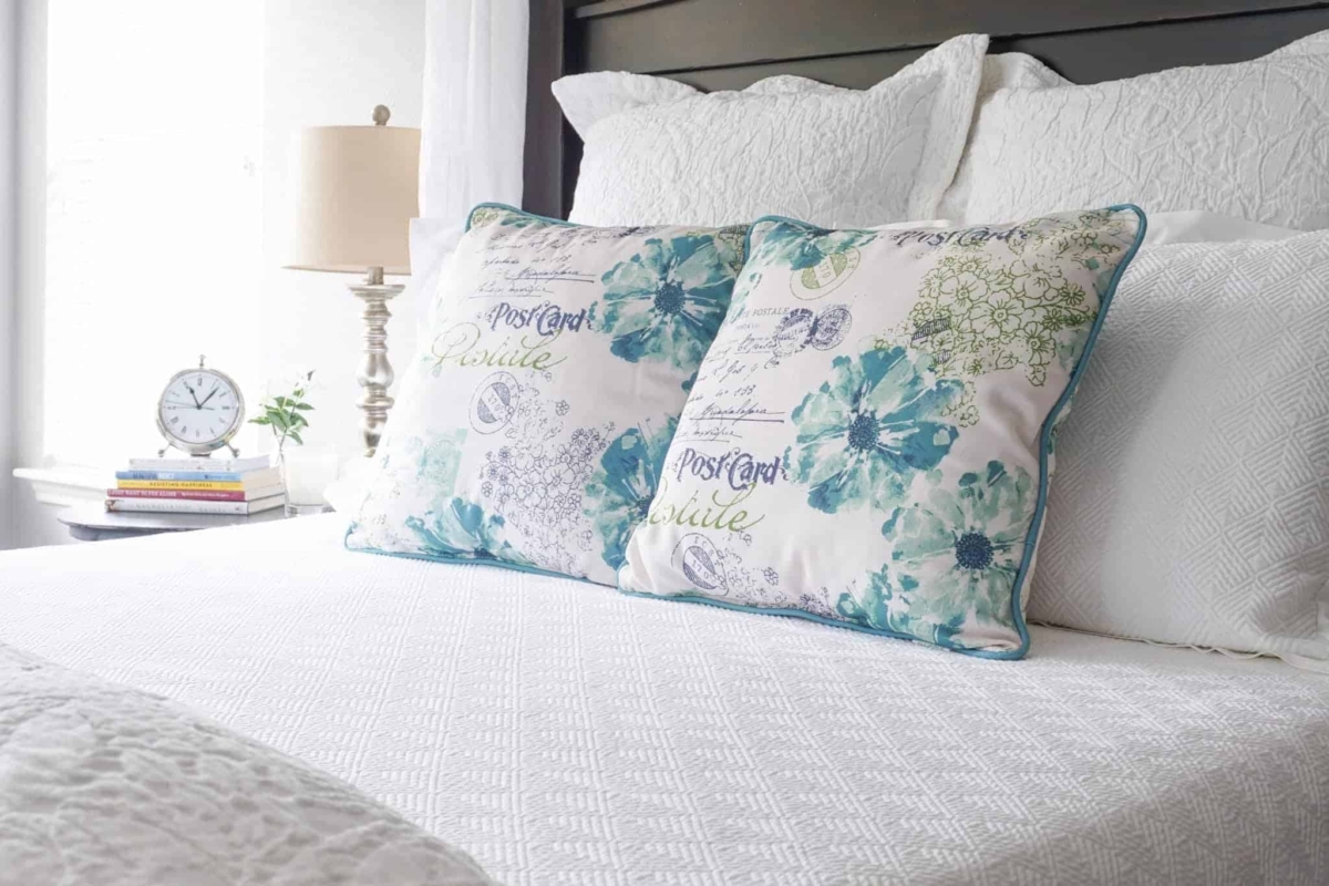 Want the flexibility of being able swap out your bedroom color scheme at any time without the expense of purchasing a new bed set? You need white bedding then. It makes a perfect backdrop for whatever color scheme you want to add with throw blankets and pillows.