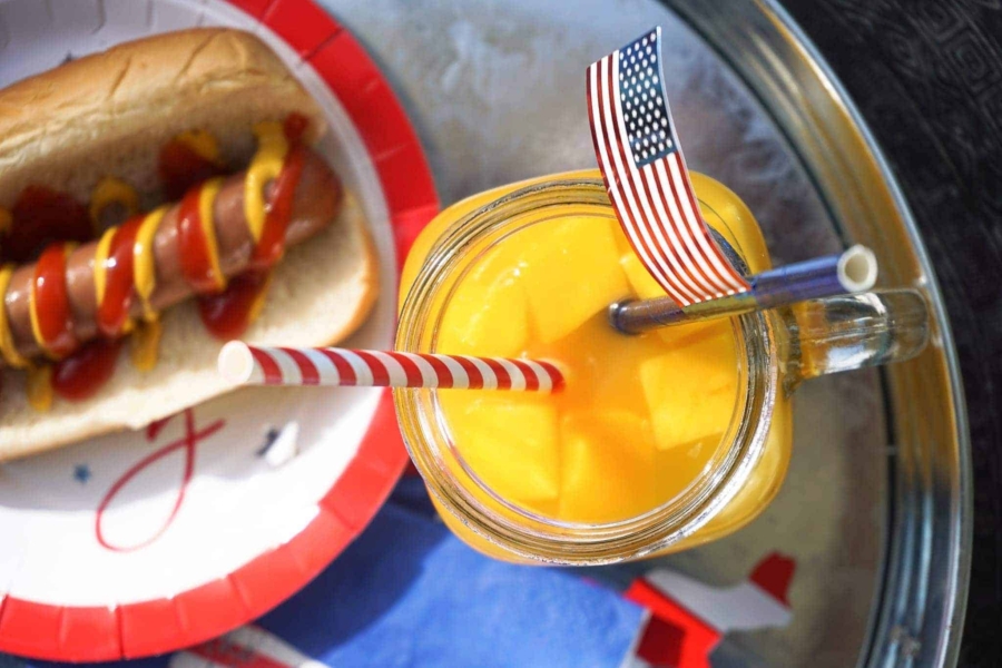 Enjoy the fourth with hotdogs, refreshments and free printables.