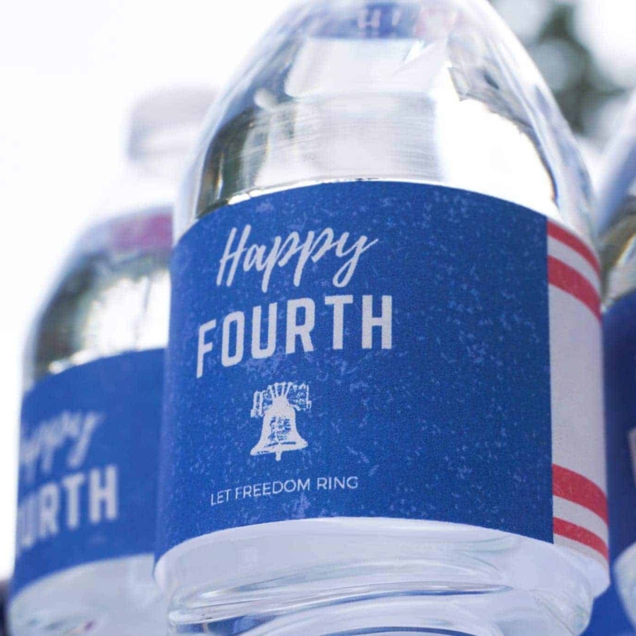 Free patriotic printables for wrapping water bottles.