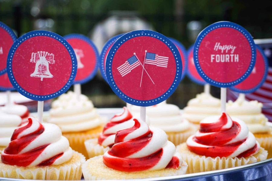 Serve up some patriotic cupcakes for your 4th of July celebration.