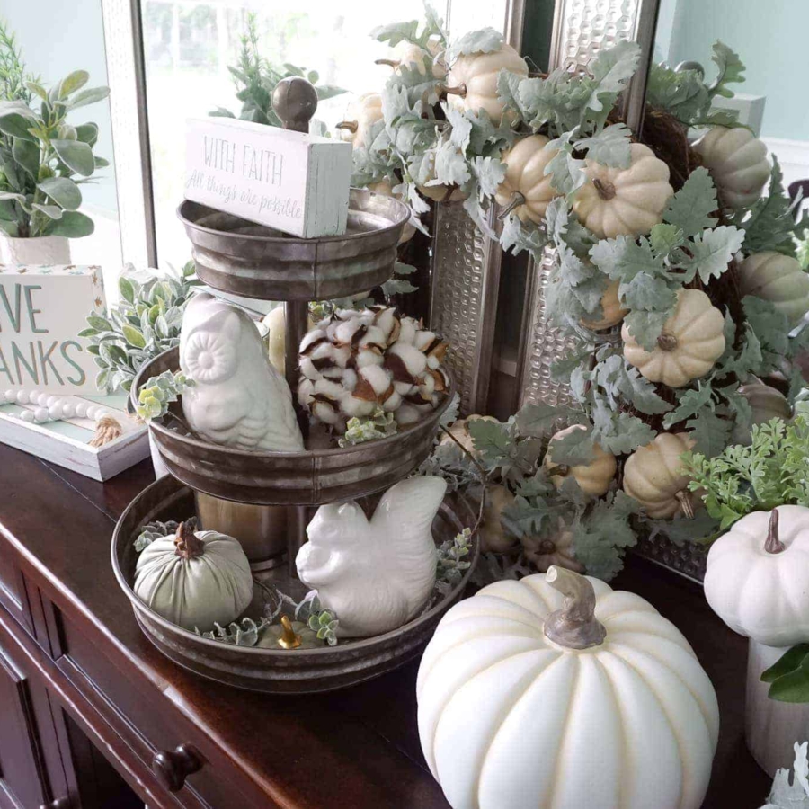 Ideas for easy fall decorations in the dining room.