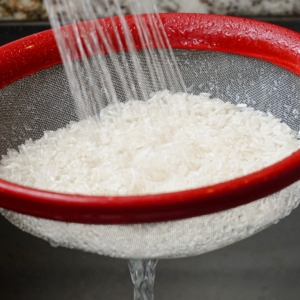 rinsing rice until the water is clear