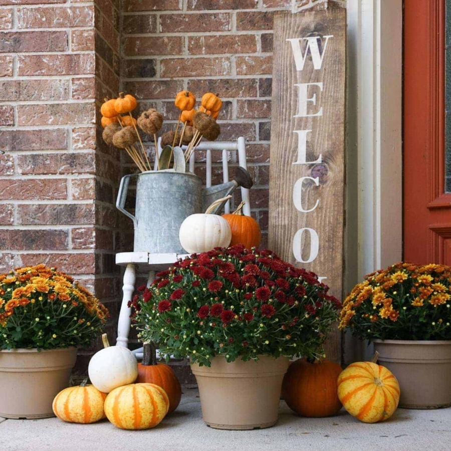 Fall front porch decor.