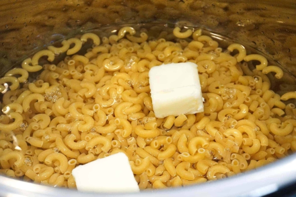 How to make mac and cheese in the Instant Pot without making a mess.