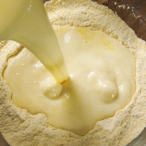 making cornbread from cornmeal