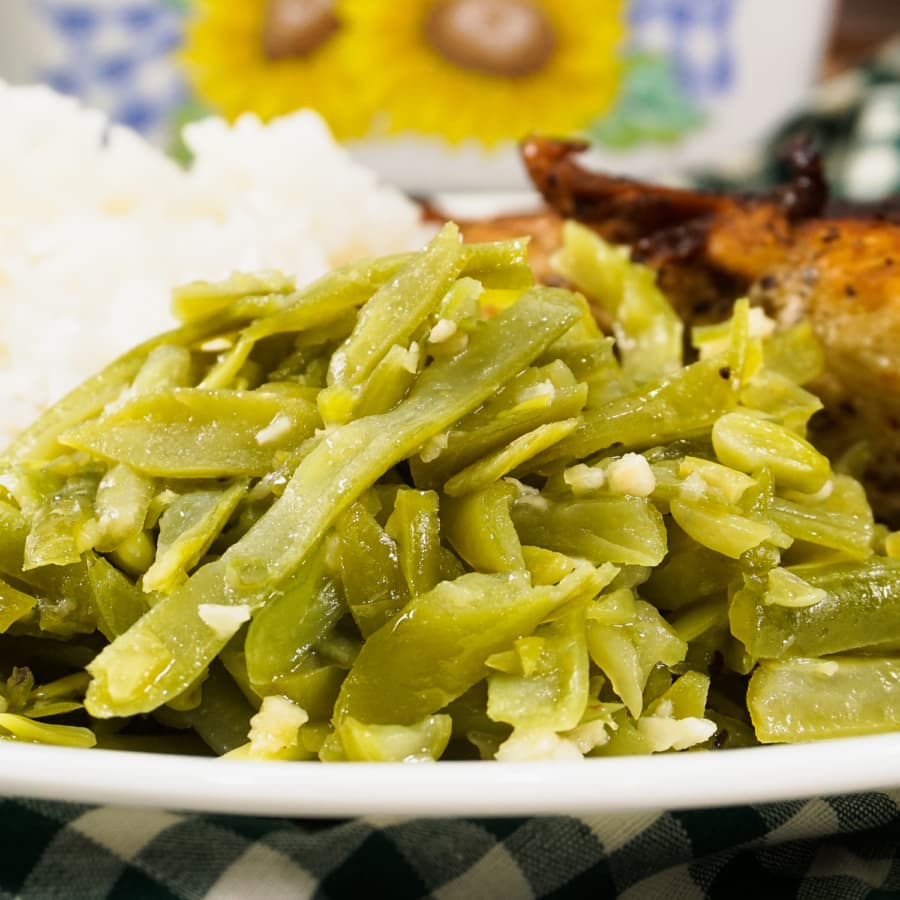 a dinner plate served with green beans