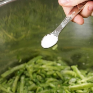 Adding salt to green beans in the Instant Pot