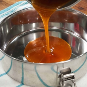 adding caramel to flan pan