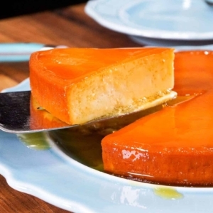 taking a slice of flan