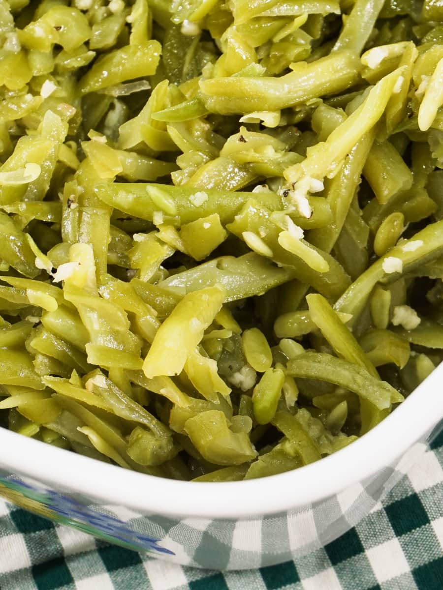 A bowl of green beans up close