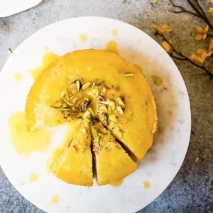 overhead shot of a sliced semolina orange cake