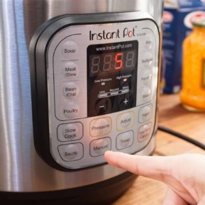 instant pot digital display reading 5 minutes on high pressure