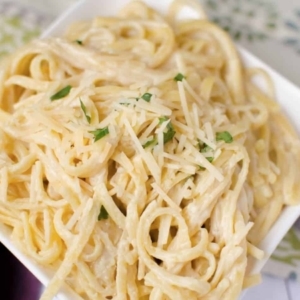 close up of skinny alfredo pasta garnished with parsley