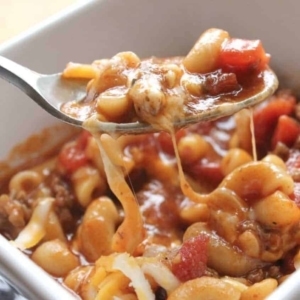 a spoonful of chili mac