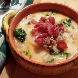 olive garden zuppa toscana italian soup in a small bowl