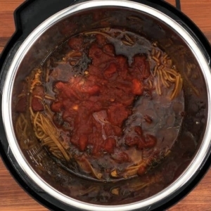 instant pot spaghetti and meat sauce before mixing the sauce and pasta together