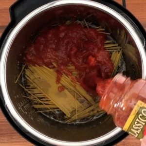 pasta sauce added to instant pot spaghetti and meat sauce