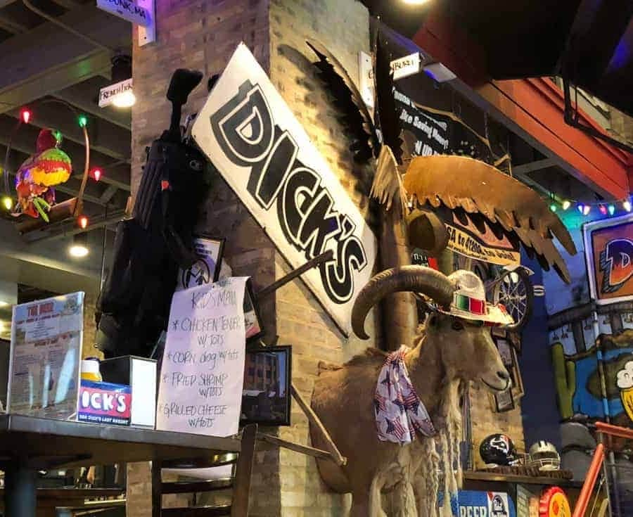 the decor inside dick's last resort restaurant the riverwalk san antonio