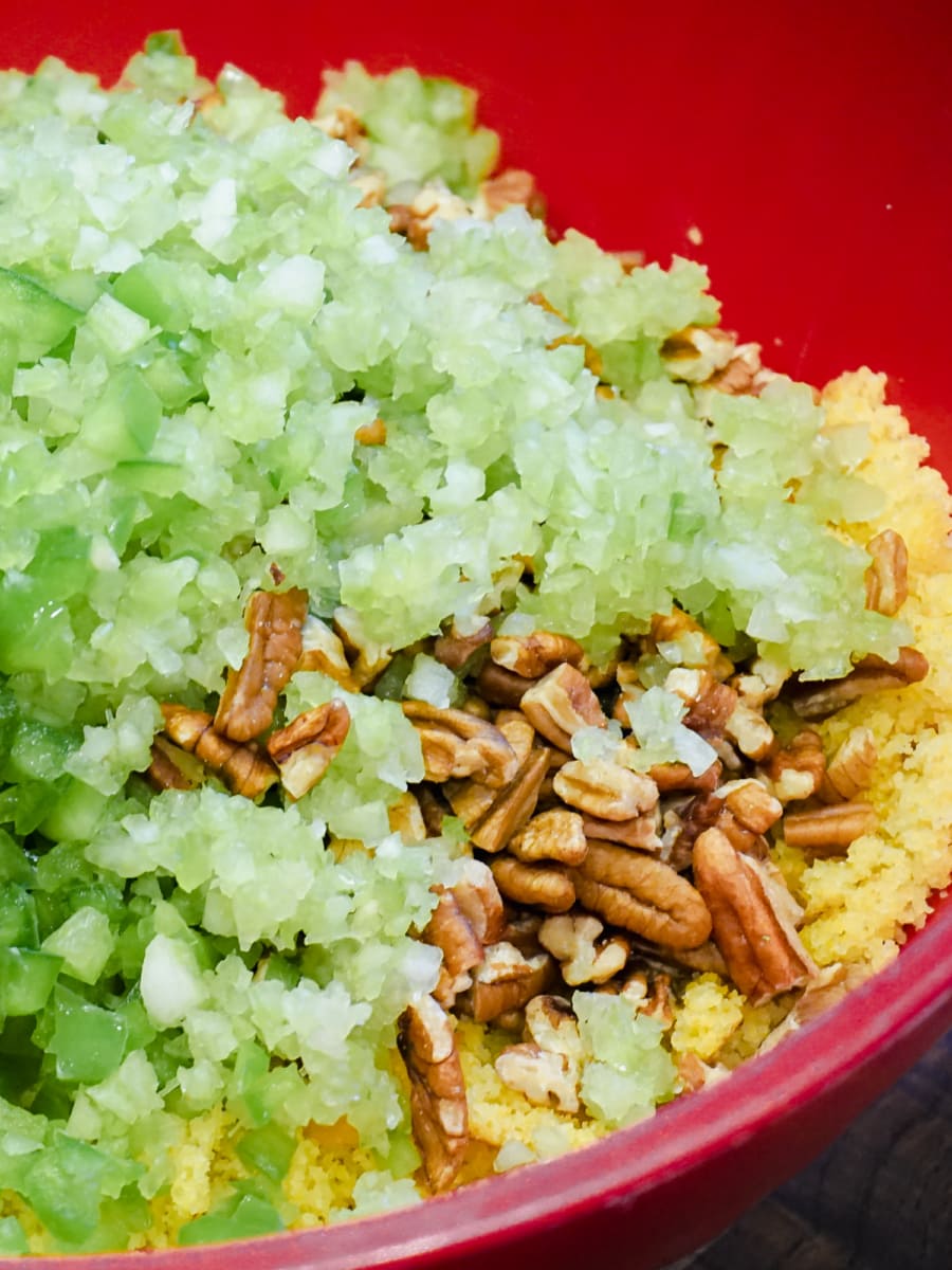 making cornbread stuffing