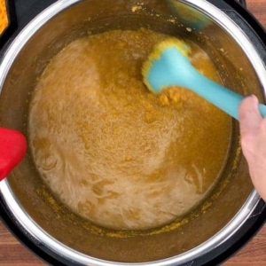 mixing butternut squash and chicken stock in the instant pot