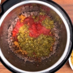 the ingredients for making taco pasta in the instant pot