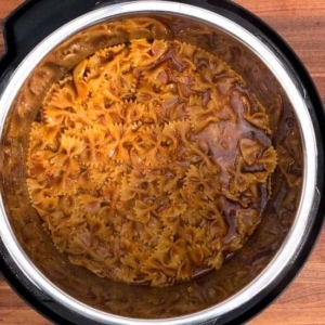 cooked taco pasta in the instant pot