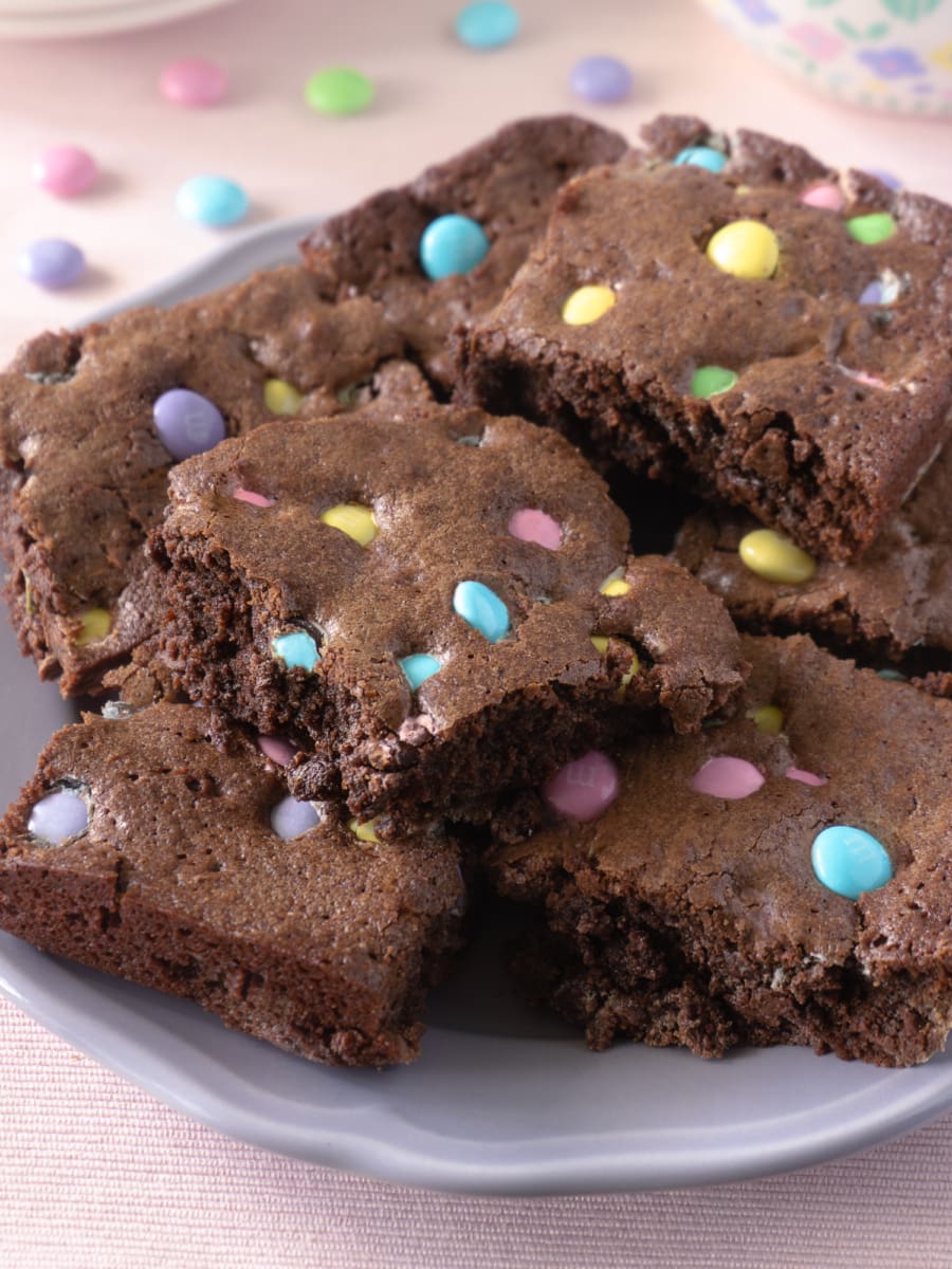 a plate of brownie easter desserts