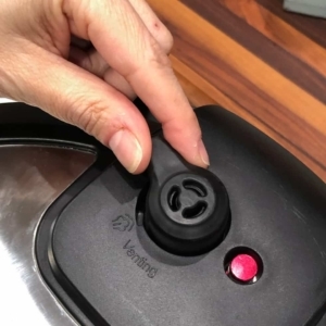 set the instant pot valve to sealing