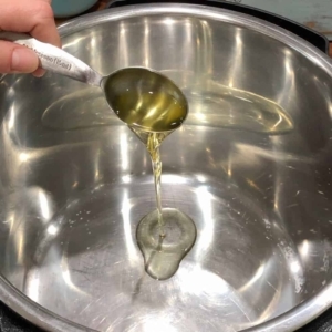 using oil to cook ground beef in an electric pressure cooker