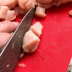 how to cut chicken breast into cubes