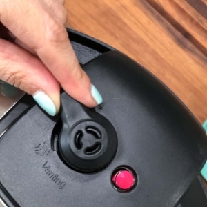 setting the instant pot to sealing