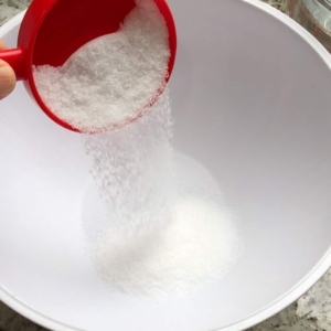 measuring salt for brining chicken breasts