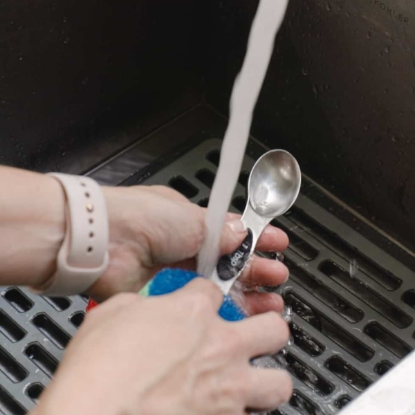 https://www.onehappyhousewife.com/wp-content/uploads/2019/08/how-to-make-washing-dishes-easier-19-600x600.jpg