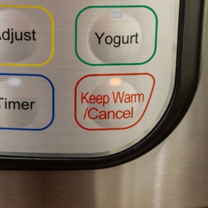 keeping white chicken chili warm in the instant pot by selecting the keep warm setting