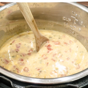 white chicken chili after cooking in the instant pot