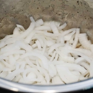 sautéing sliced onions in the instant pot