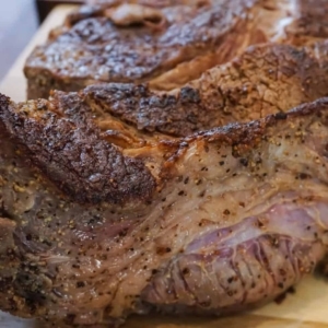 a seared chuck roast sitting on a cutting board