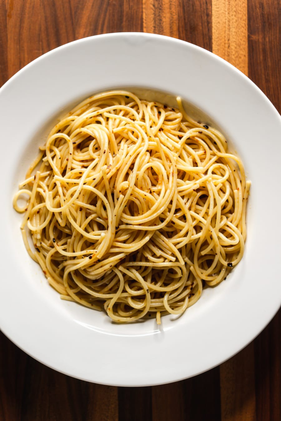 a bowl of spicy spaghetti aglio e olio