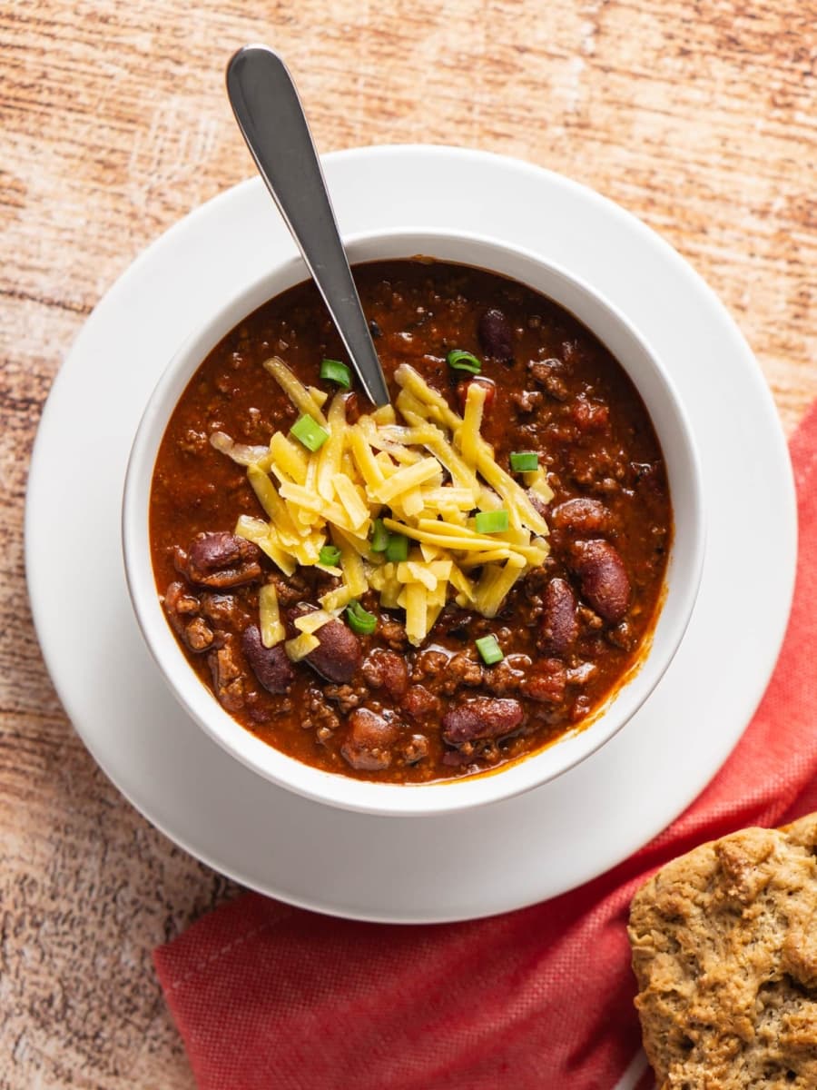 https://www.onehappyhousewife.com/wp-content/uploads/2020/04/chili-made-in-the-instant-pot-500-20211203-900x1200.jpg