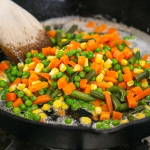 cooking frozen vegetables for a vegetable fried rice recipe