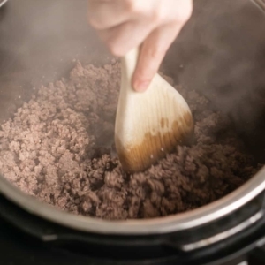 cooking ground sirloin with dry minced onion in the instant pot