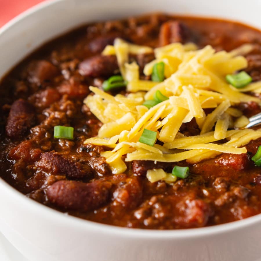 https://www.onehappyhousewife.com/wp-content/uploads/2020/04/instant-pot-chili-258-900x900.jpg