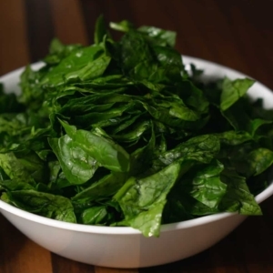 a bowl of raw spinach for making tuscan chicken pasta