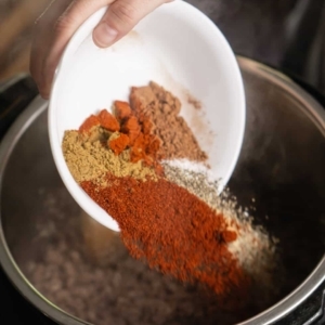 seasoning ground beef in the instant pot for making chili