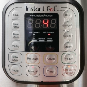 the instant pot digital display reading 4