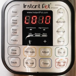 the digital display of the instant pot displaying L0:10 while performing a natural pressure release