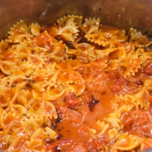 beef and bowtie pasta in the instant pot pressure cooker